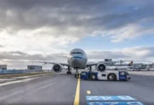 How can I change my flight on Expedia?