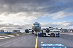 How can I change my flight on Expedia?
