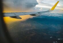 How do I change my flight on Expedia?