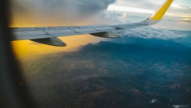 How do I change my flight on Expedia?