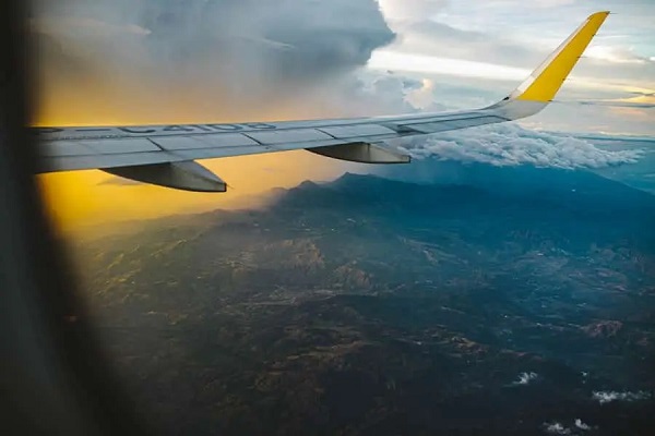 How do I change my flight on Expedia?