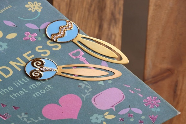 trendy women's earrings